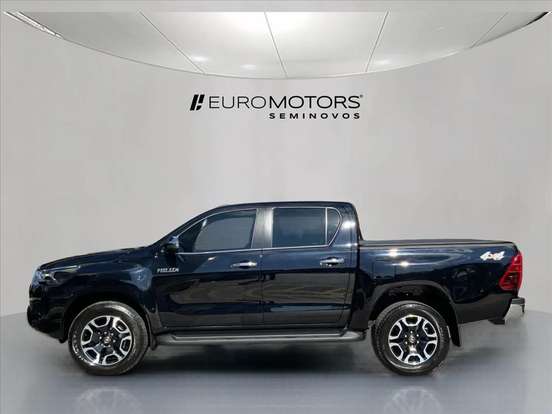 TOYOTA-HILUX-2.8 D-4D TURBO DIESEL CD SRX 4X4 AUTOMÁTICO TOYOTA-HILUX-2025