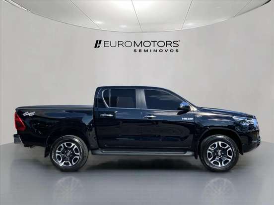 TOYOTA-HILUX-2.8 D-4D TURBO DIESEL CD SRX 4X4 AUTOMÁTICO TOYOTA-HILUX-2025