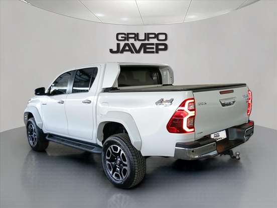 TOYOTA-HILUX-2.8 D-4D TURBO DIESEL CD SRX 4X4 AUTOMÁTICO TOYOTA-HILUX-2023