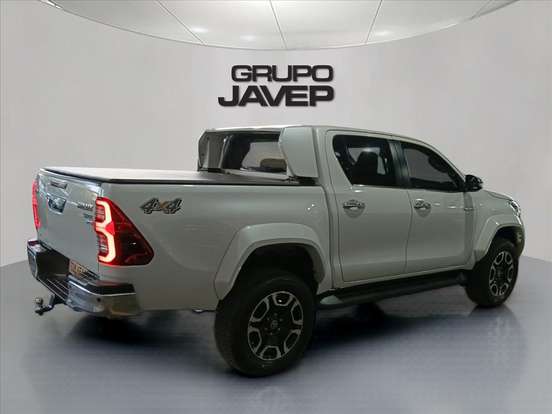 TOYOTA-HILUX-2.8 D-4D TURBO DIESEL CD SRX 4X4 AUTOMÁTICO TOYOTA-HILUX-2023