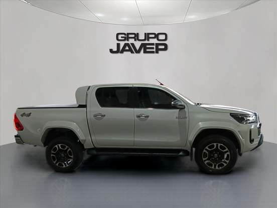 TOYOTA-HILUX-2.8 D-4D TURBO DIESEL CD SRX 4X4 AUTOMÁTICO TOYOTA-HILUX-2023