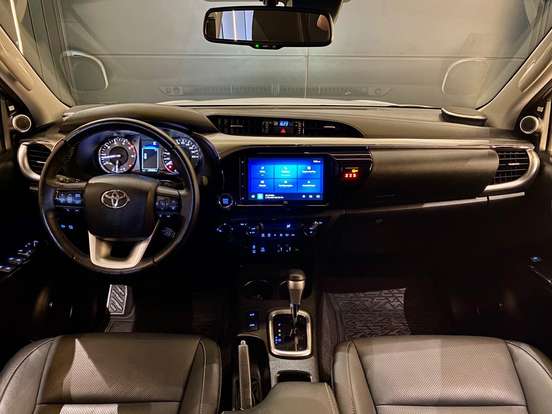 TOYOTA-HILUX-2025