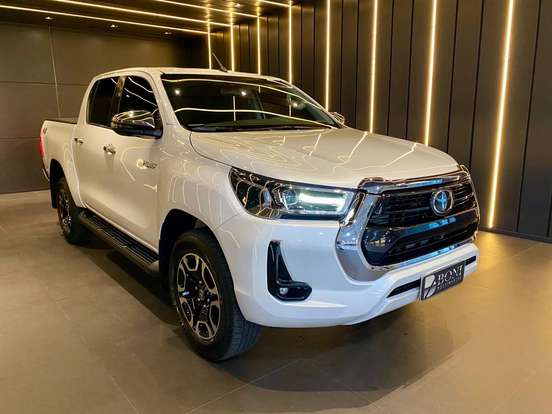 TOYOTA-HILUX-2.8 D-4D TURBO DIESEL CD SRX 4X4 AUTOMÁTICO TOYOTA-HILUX-2025