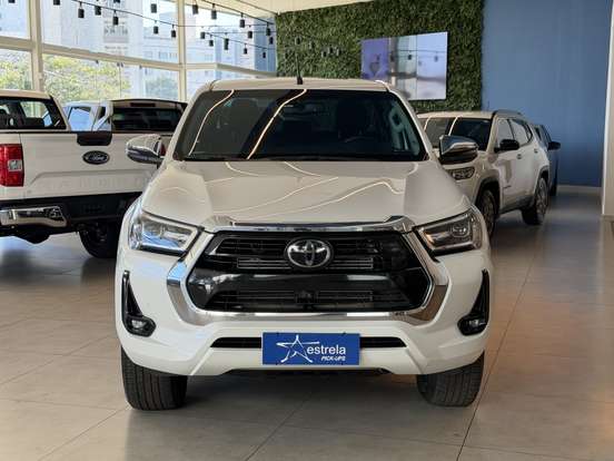 TOYOTA-HILUX-2.8 D-4D TURBO DIESEL CD SRX 4X4 AUTOMÁTICO TOYOTA-HILUX-2023