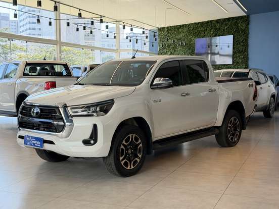 TOYOTA-HILUX-2.8 D-4D TURBO DIESEL CD SRX 4X4 AUTOMÁTICO TOYOTA-HILUX-2023