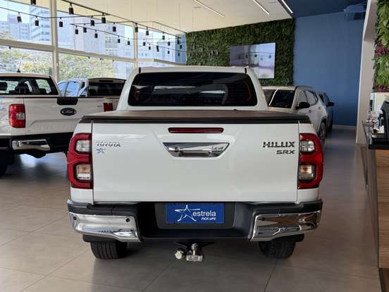 TOYOTA-HILUX-2.8 D-4D TURBO DIESEL CD SRX 4X4 AUTOMÁTICO TOYOTA-HILUX-2023