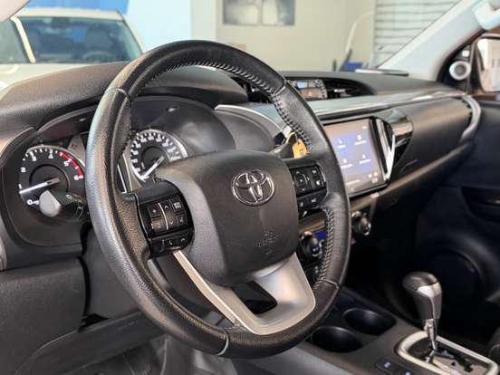 TOYOTA-HILUX-2.8 D-4D TURBO DIESEL CD SRX 4X4 AUTOMÁTICO TOYOTA-HILUX-2023