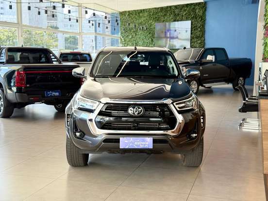 TOYOTA-HILUX-2023