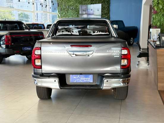 TOYOTA-HILUX-2.8 D-4D TURBO DIESEL CD SRX 4X4 AUTOMÁTICO TOYOTA-HILUX-2023