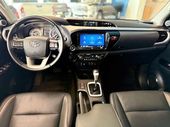 TOYOTA-HILUX-2.8 D-4D TURBO DIESEL CD SRX 4X4 AUTOMÁTICO TOYOTA-HILUX-2023