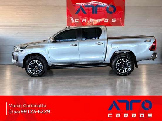 TOYOTA-HILUX-2.8 D-4D TURBO DIESEL CD SRX 4X4 AUTOMÁTICO TOYOTA-HILUX-2022