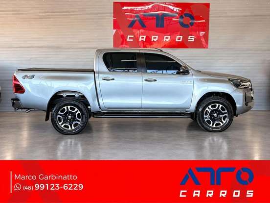 TOYOTA-HILUX-2.8 D-4D TURBO DIESEL CD SRX 4X4 AUTOMÁTICO TOYOTA-HILUX-2022
