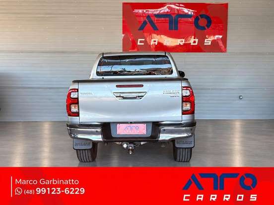 TOYOTA-HILUX-2022