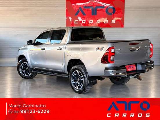 TOYOTA-HILUX-2022