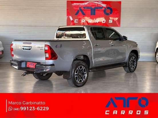 TOYOTA-HILUX-2022