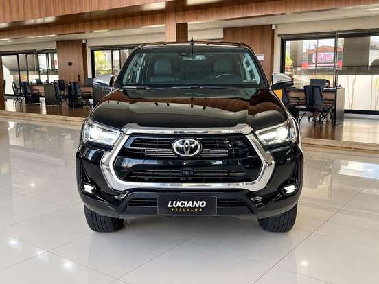 TOYOTA-HILUX-2.8 D-4D TURBO DIESEL CD SRX 4X4 AUTOMÁTICO TOYOTA-HILUX-2025