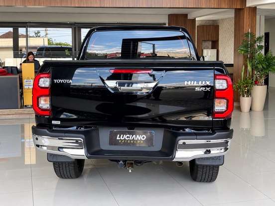 TOYOTA-HILUX-2.8 D-4D TURBO DIESEL CD SRX 4X4 AUTOMÁTICO TOYOTA-HILUX-2025