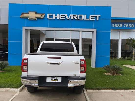 TOYOTA-HILUX-2.8 D-4D TURBO DIESEL CD SRX 4X4 AUTOMÁTICO TOYOTA-HILUX-2023