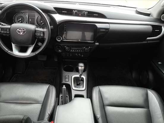 TOYOTA-HILUX-2.8 D-4D TURBO DIESEL CD SRX 4X4 AUTOMÁTICO TOYOTA-HILUX-2023