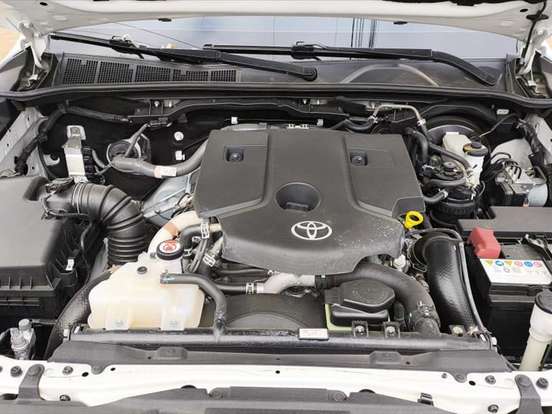 TOYOTA-HILUX-2.8 D-4D TURBO DIESEL CD SRX 4X4 AUTOMÁTICO TOYOTA-HILUX-2023
