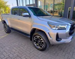 TOYOTA HILUX 2.8 D-4D TURBO DIESEL CD SRX PLUS 4X4 AUTOMÁTICO TOYOTA HILUX 2.8 D-4D TURBO DIESEL CD SRX PLUS 4X4 AUTOMÁTICO