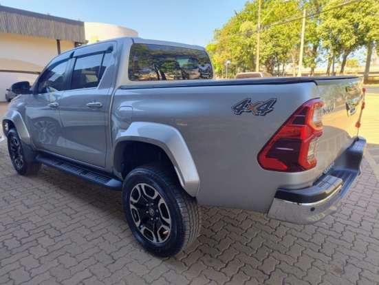 TOYOTA-HILUX-2024
