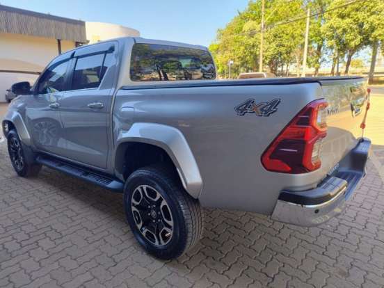 TOYOTA-HILUX-2.8 D-4D TURBO DIESEL CD SRX PLUS 4X4 AUTOMÁTICO TOYOTA-HILUX-2024