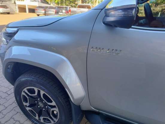TOYOTA-HILUX-2024