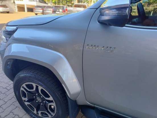 TOYOTA-HILUX-2.8 D-4D TURBO DIESEL CD SRX PLUS 4X4 AUTOMÁTICO TOYOTA-HILUX-2024
