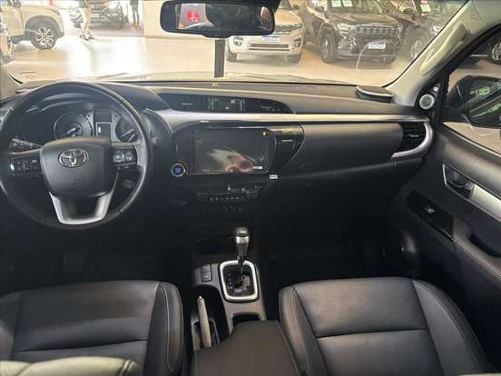 TOYOTA-HILUX-2.8 D-4D TURBO DIESEL CD SRX PLUS 4X4 AUTOMÁTICO TOYOTA-HILUX-2025