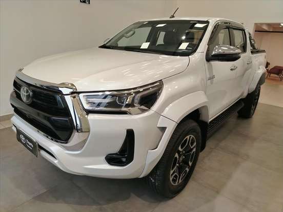 TOYOTA-HILUX-2.8 D-4D TURBO DIESEL CD SRX PLUS 4X4 AUTOMÁTICO TOYOTA-HILUX-2024