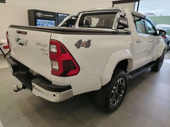 TOYOTA-HILUX-2.8 D-4D TURBO DIESEL CD SRX PLUS 4X4 AUTOMÁTICO TOYOTA-HILUX-2024