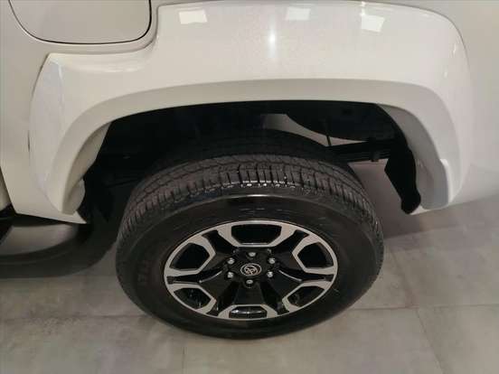 TOYOTA-HILUX-2.8 D-4D TURBO DIESEL CD SRX PLUS 4X4 AUTOMÁTICO TOYOTA-HILUX-2024