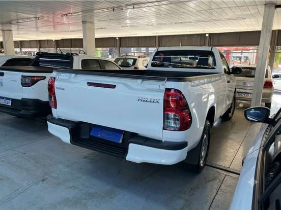 TOYOTA-HILUX-2.8 D-4D TURBO DIESEL CS 4X4 MANUAL TOYOTA-HILUX-2024