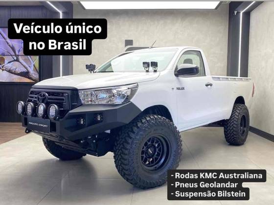 TOYOTA HILUX 2.8 D-4D TURBO DIESEL CS 4X4 MANUAL