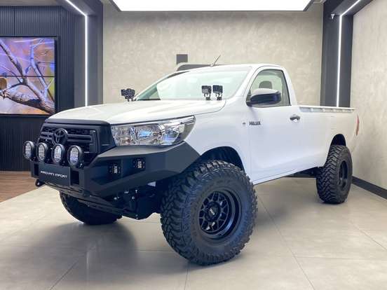 TOYOTA-HILUX-2023