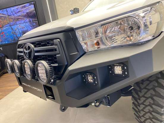 TOYOTA-HILUX-2023
