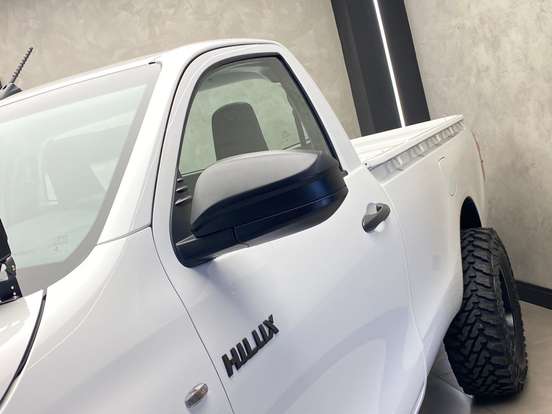 TOYOTA-HILUX-2023