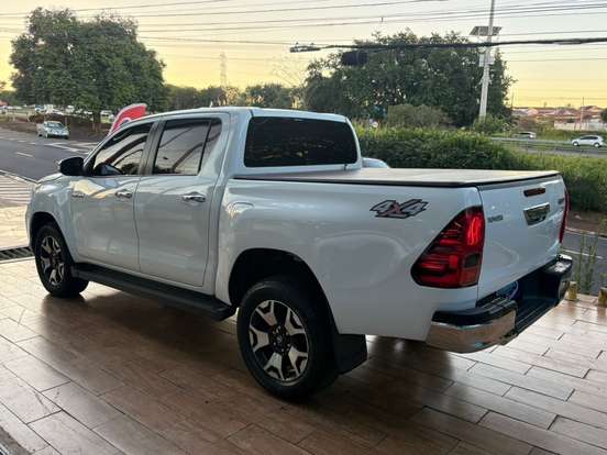 TOYOTA-HILUX-2019