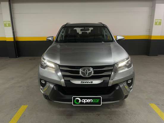 TOYOTA-HILUX-2018