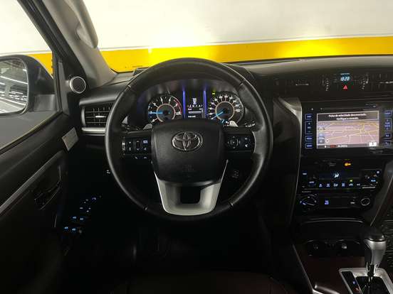 TOYOTA-HILUX-2018