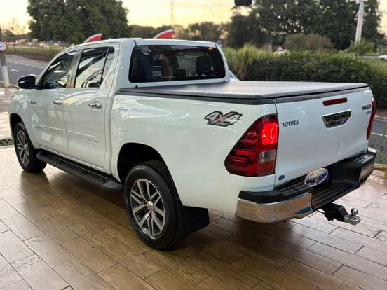 TOYOTA-HILUX-2.8 SRX 4X4 CD 16V DIESEL 4P AUTOMÁTICO TOYOTA-HILUX-2017