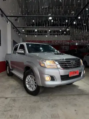 TOYOTA-HILUX-2015