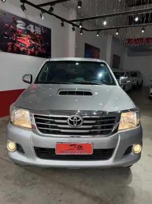 TOYOTA-HILUX-2015