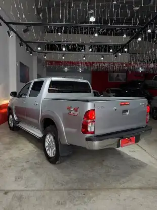 TOYOTA-HILUX-2015