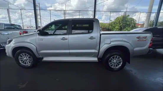 TOYOTA-HILUX-2013