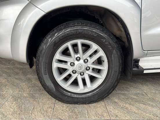 TOYOTA-HILUX-2014
