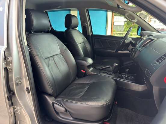 TOYOTA-HILUX-2014