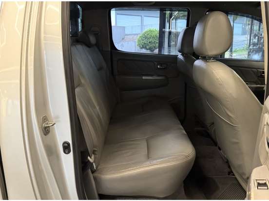 TOYOTA-HILUX-2011
