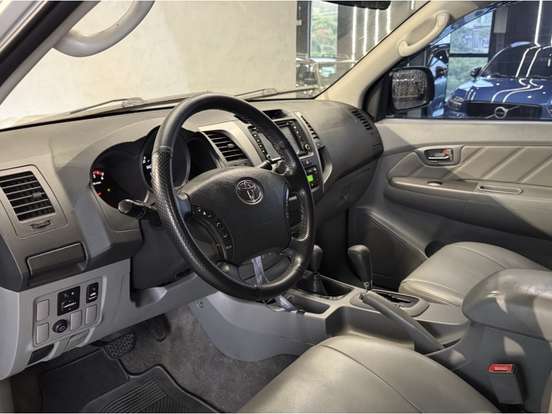 TOYOTA-HILUX-2011